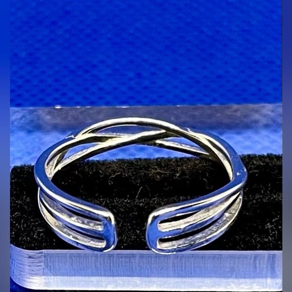 NWT Sterling Silver 925 Twisted Cuff Ring-OS Intertwined Silver Design
MSRP $45 - Picture 5 of 12